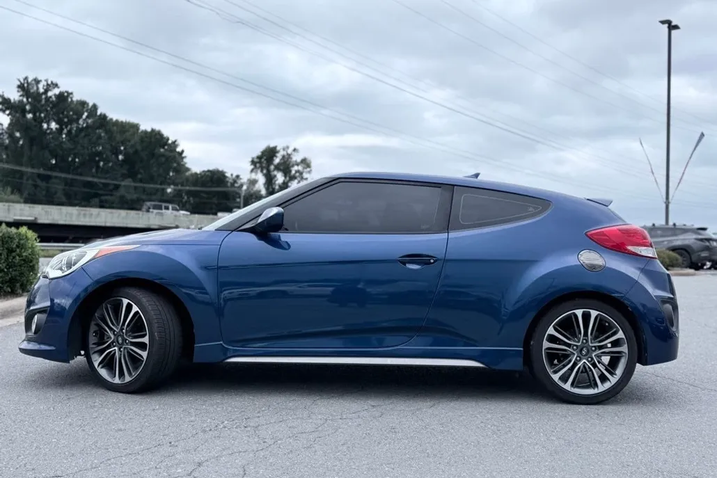 2016 Hyundai Veloster Turbo R-Spec photo 1