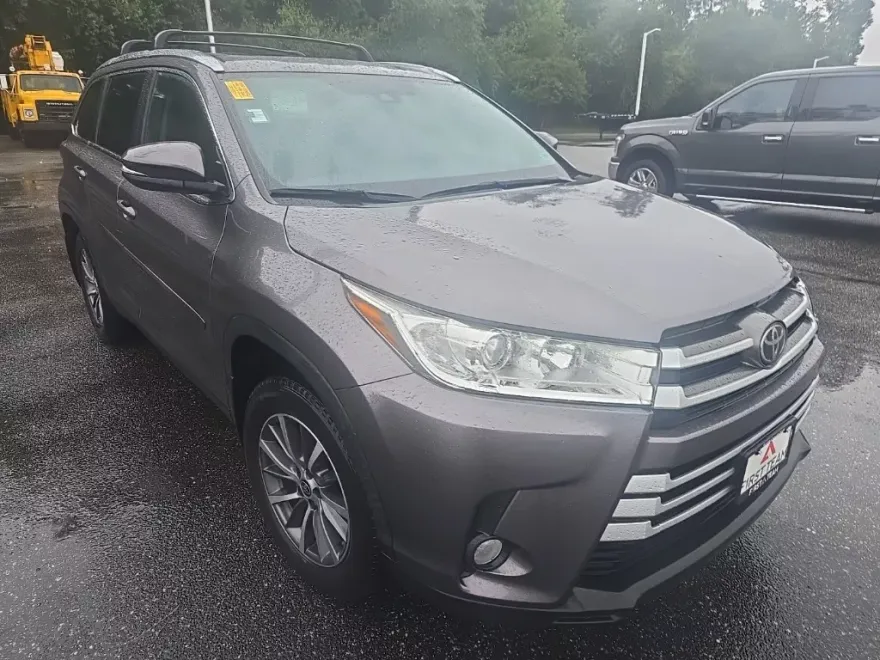 2019 Toyota Highlander XLE photo 1