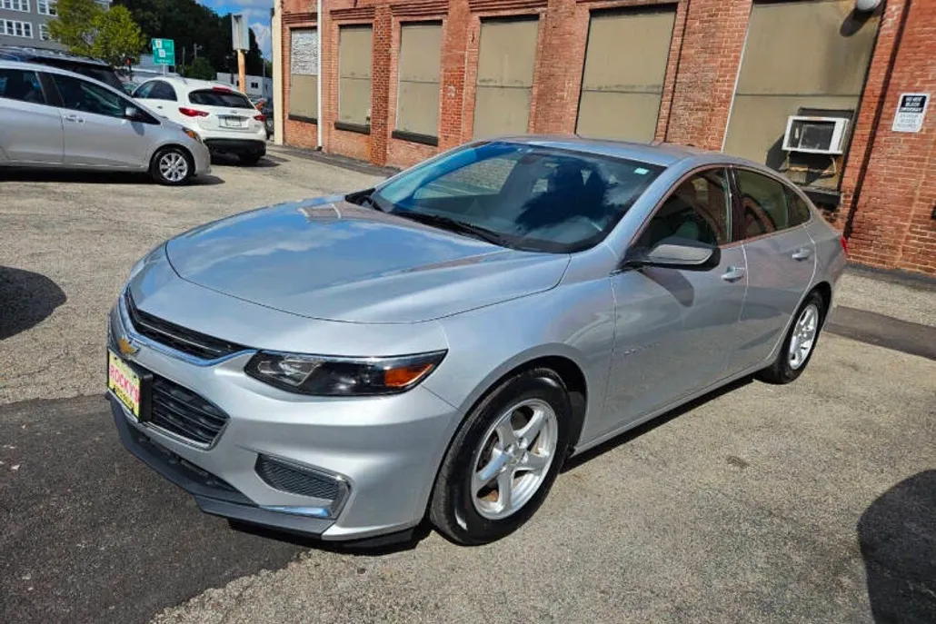 2016 Chevrolet Malibu LS photo 1