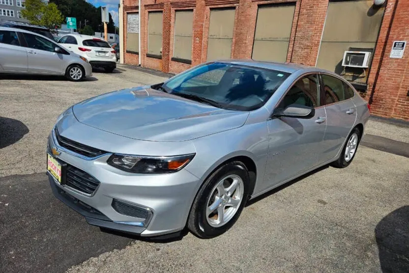 2016 Chevrolet Malibu LS photo 1