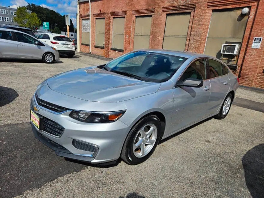 2016 Chevrolet Malibu LS photo 1