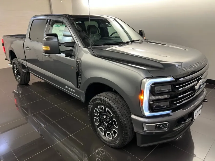2025 Ford F-250 Platinum photo 1