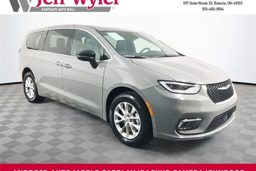 2025 Chrysler Pacifica photo 1
