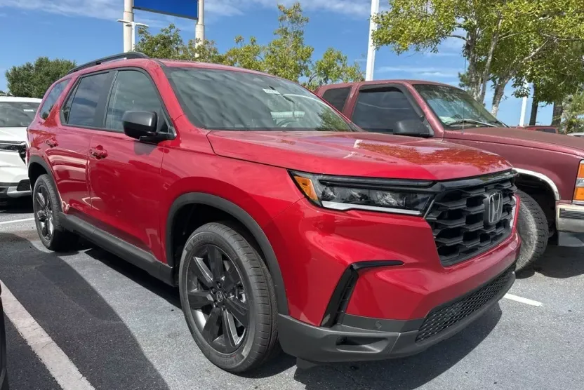 2025 Honda Pilot Sport photo 1