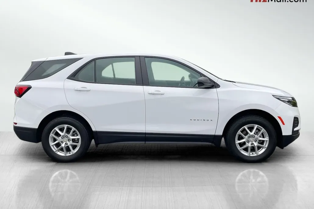 2023 Chevrolet Equinox LS photo 1