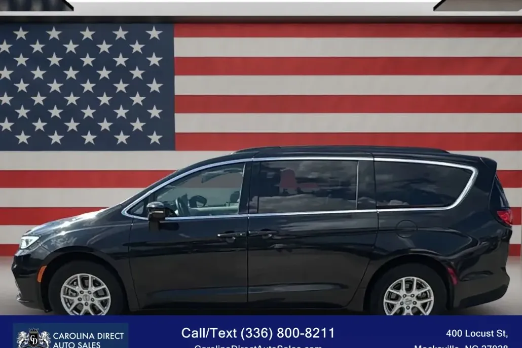 2022 Chrysler Pacifica Touring L photo 1