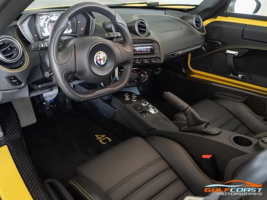 2016 Alfa Romeo 4C SPIDER photo 2
