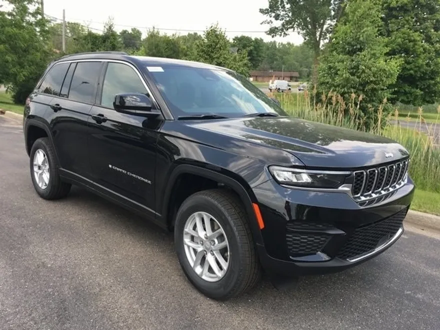 2025 Jeep Grand Cherokee Laredo X photo 1