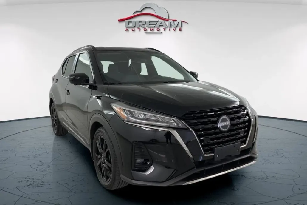 2023 Nissan Kicks SR photo 1