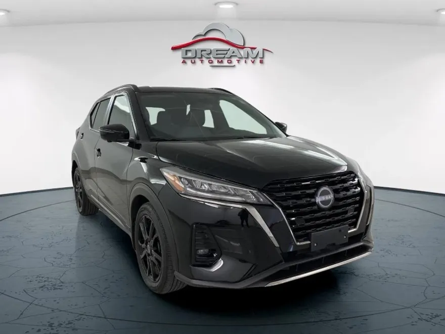 2023 Nissan Kicks SR photo 1