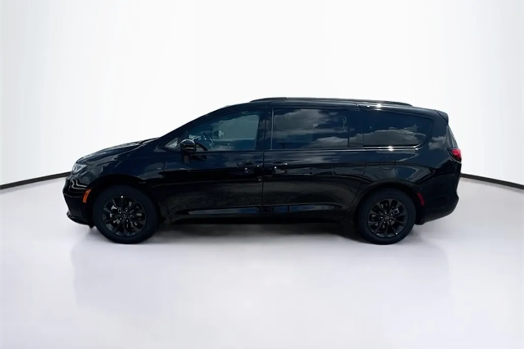2025 Chrysler Pacifica photo 1