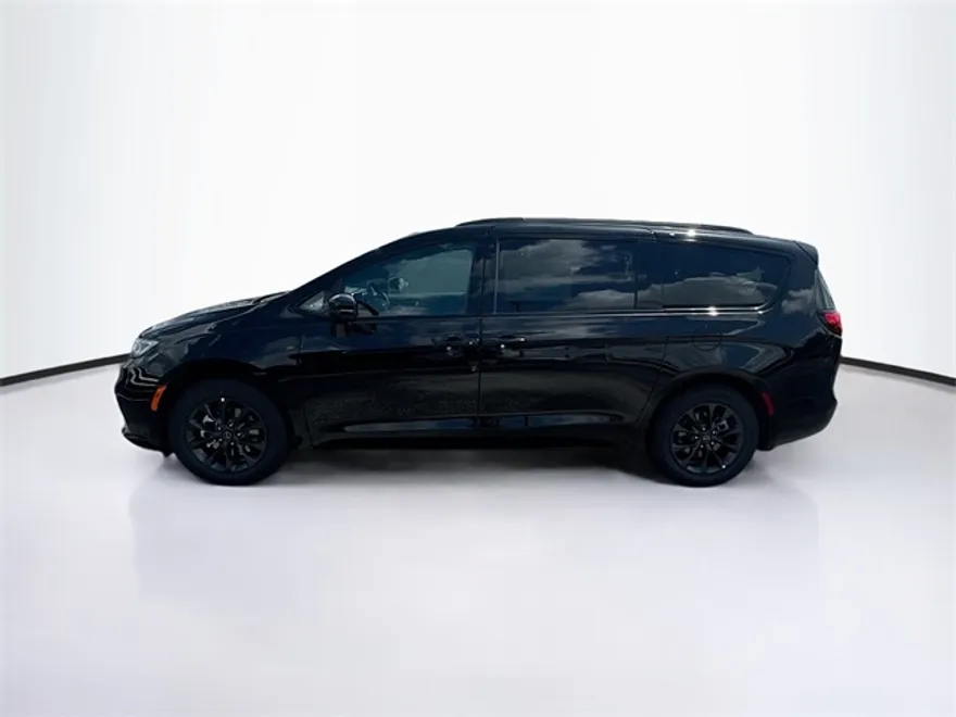 2025 Chrysler Pacifica photo 1