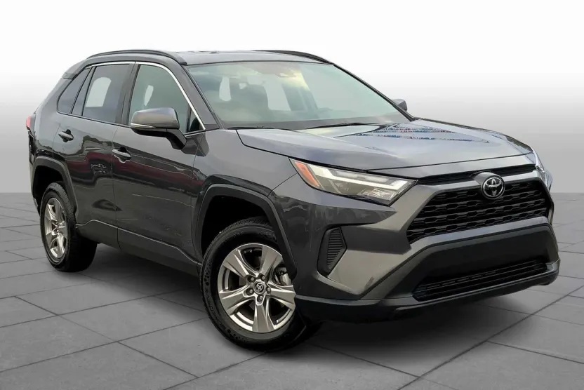 2024 Toyota RAV4 XLE photo 1