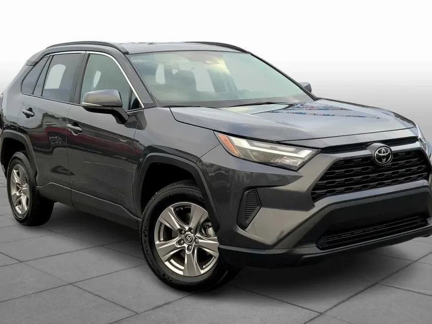 2024 Toyota RAV4 XLE photo 1