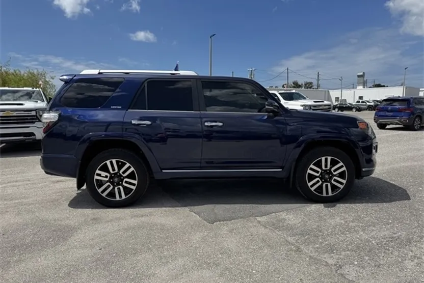 2018 Toyota 4Runner Limited photo 1