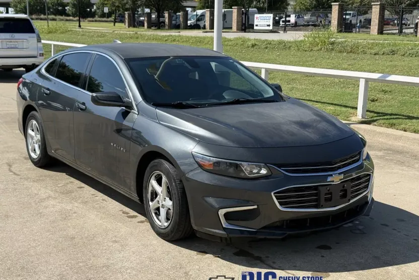 2018 Chevrolet Malibu photo 1