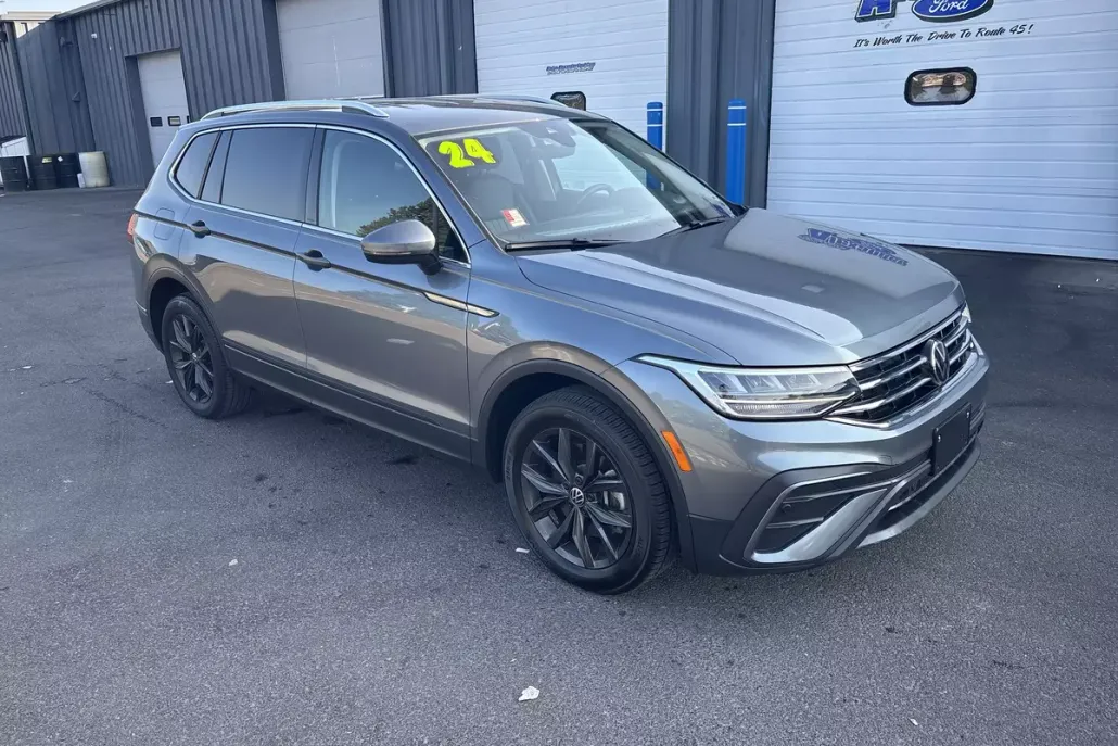 2024 Volkswagen Tiguan SE Wolfsburg Edition photo 1