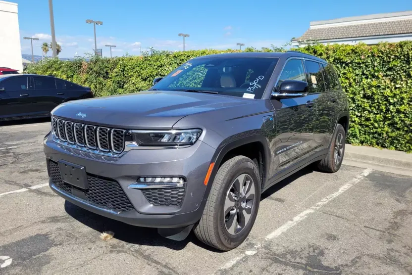 2023 Jeep Cherokee 4xe photo 1