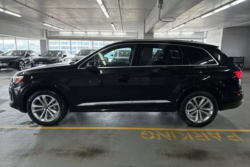 2025 Audi Q7 55 Premium Plus photo 1