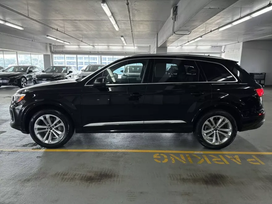 2025 Audi Q7 55 Premium Plus photo 1