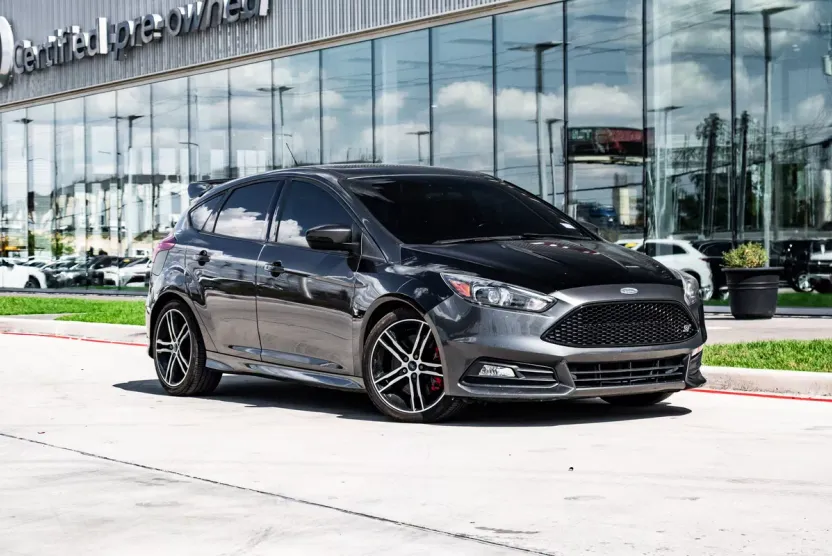 2017 Ford Focus ST photo 1