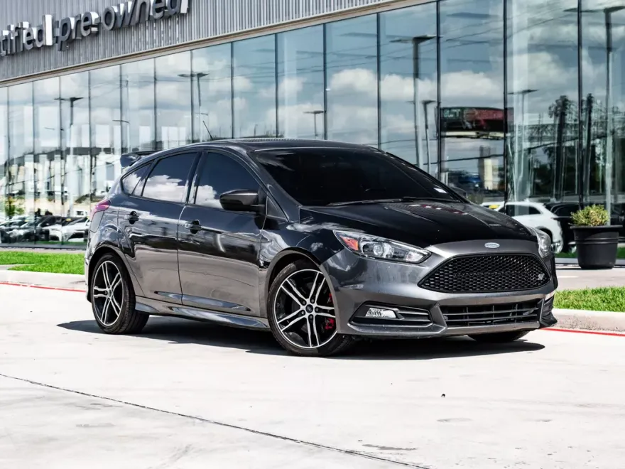 2017 Ford Focus ST photo 1