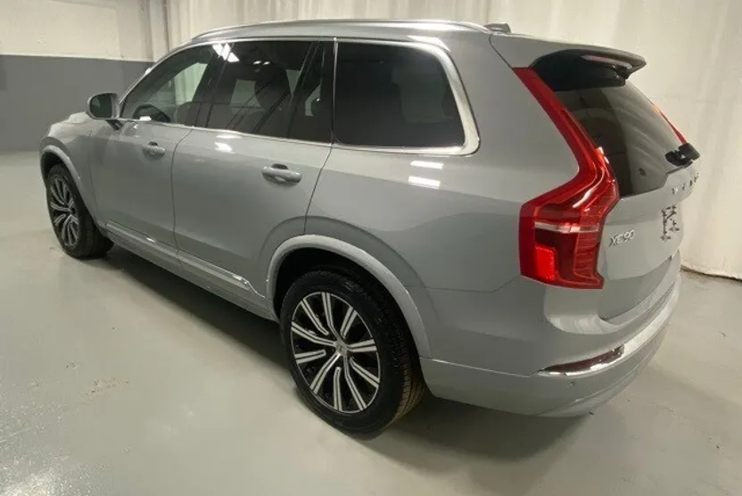 2025 Volvo XC90 B5 Core photo 1