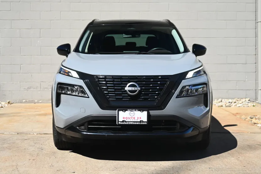 2023 Nissan Rogue SV photo 1