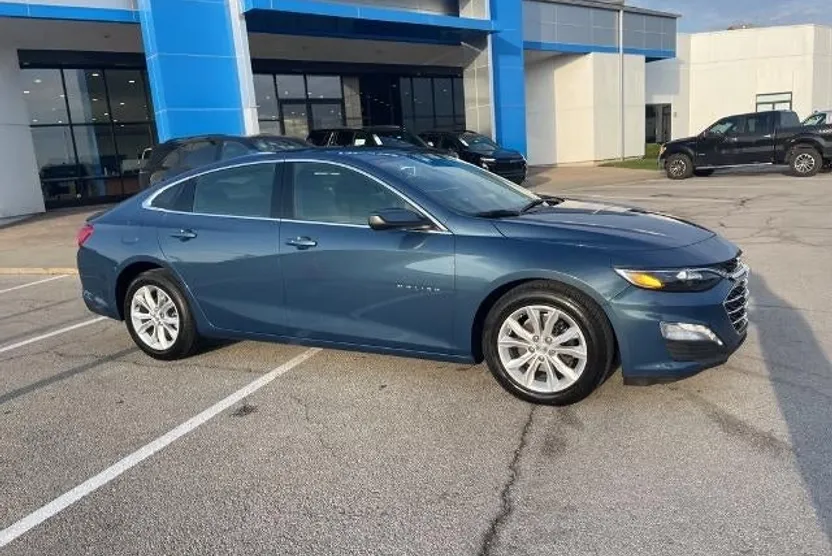 2024 Chevrolet Malibu 1LT photo 1