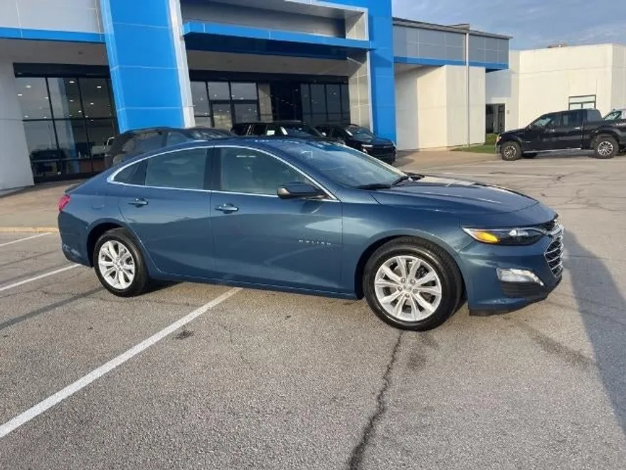 2024 Chevrolet Malibu 1LT photo 1