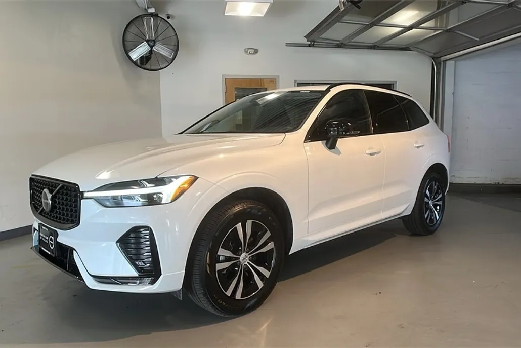 2025 Volvo XC60 B5 Core photo 1