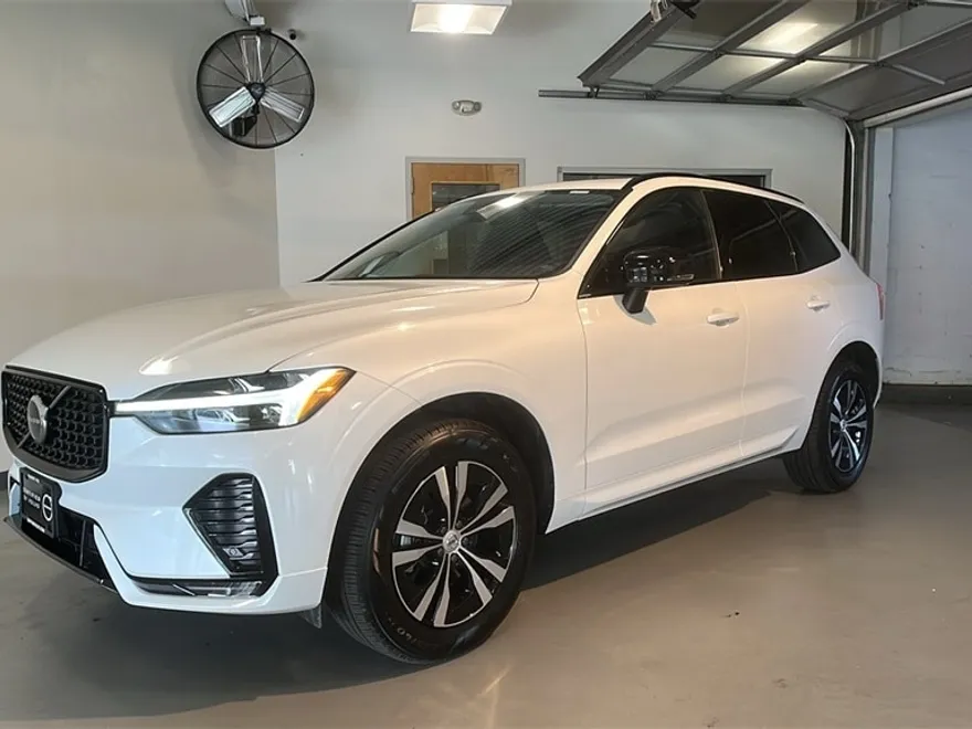 2025 Volvo XC60 B5 Core photo 1
