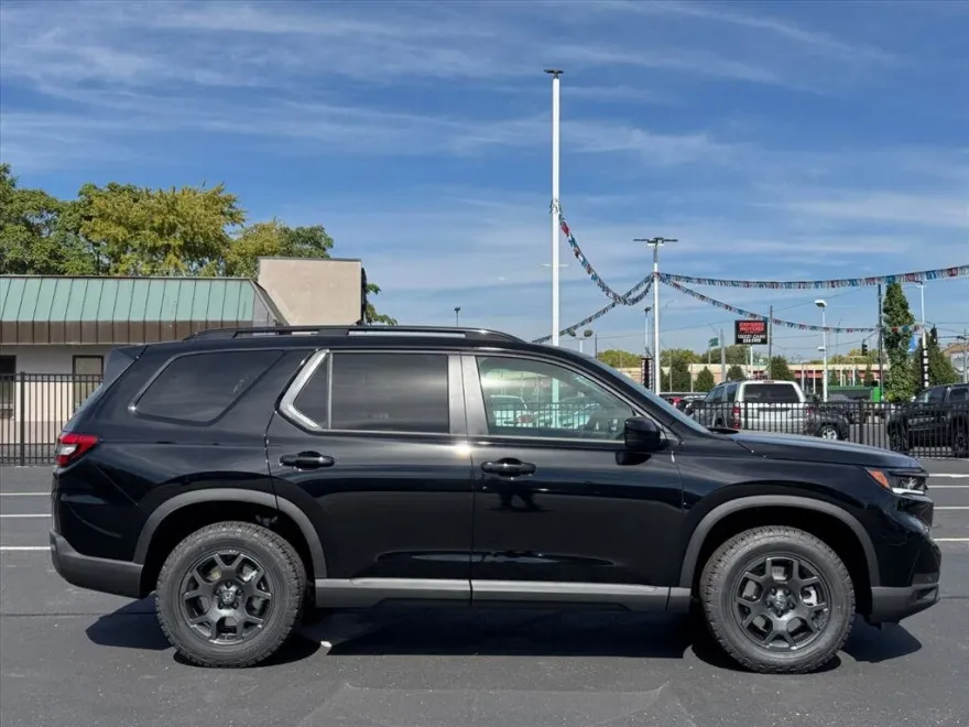 2025 Honda Pilot TrailSport photo 1