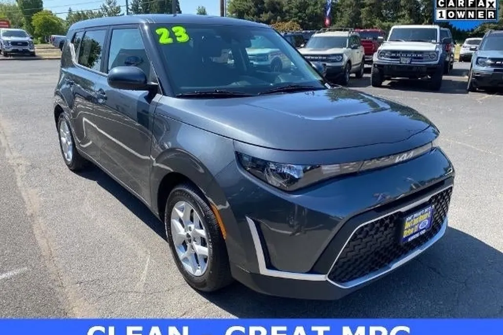 2023 Kia Soul LX photo 1