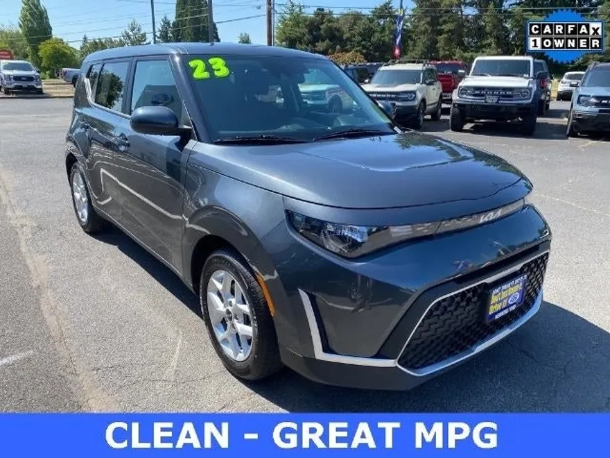 2023 Kia Soul LX photo 1