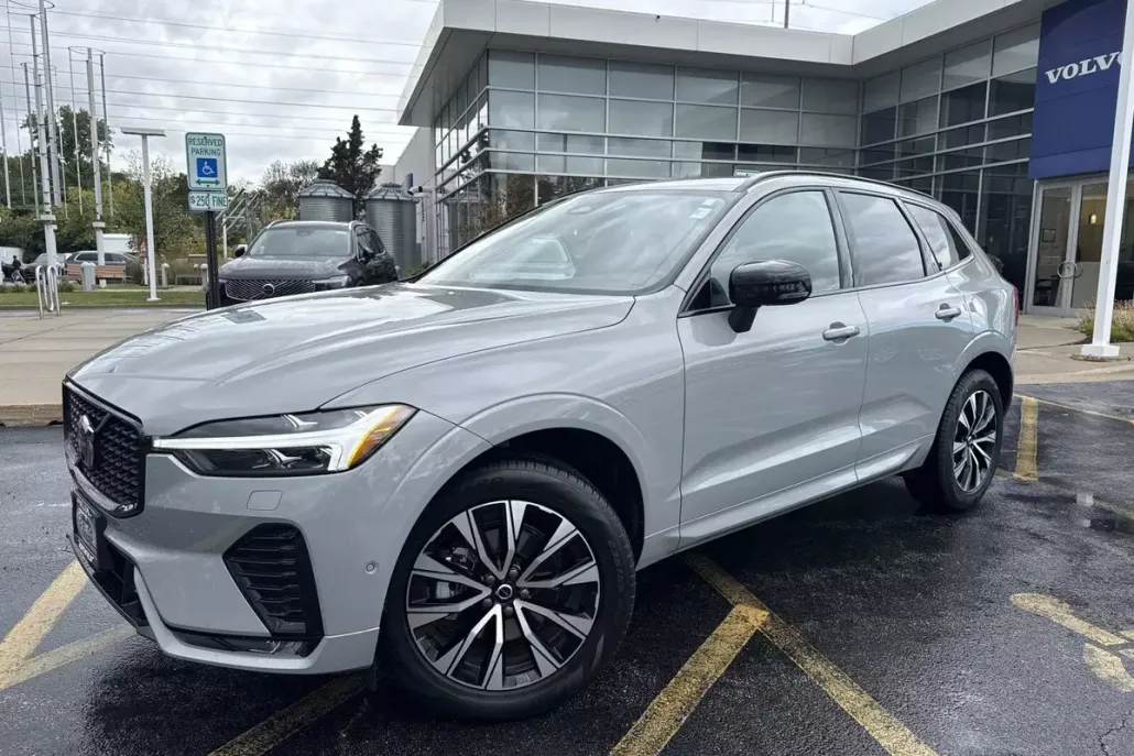 2025 Volvo XC60 B5 Plus photo 1