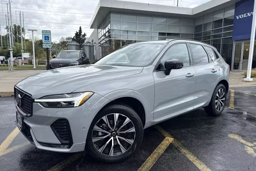2025 Volvo XC60 B5 Plus photo 1