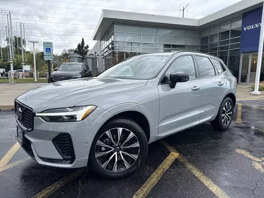 2025 Volvo XC60 B5 Plus photo 1