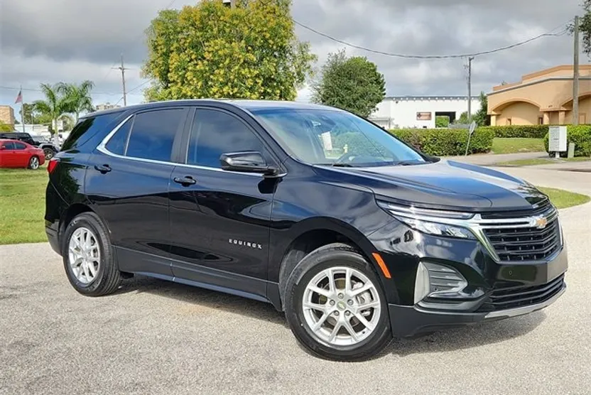 2023 Chevrolet Equinox LT photo 1