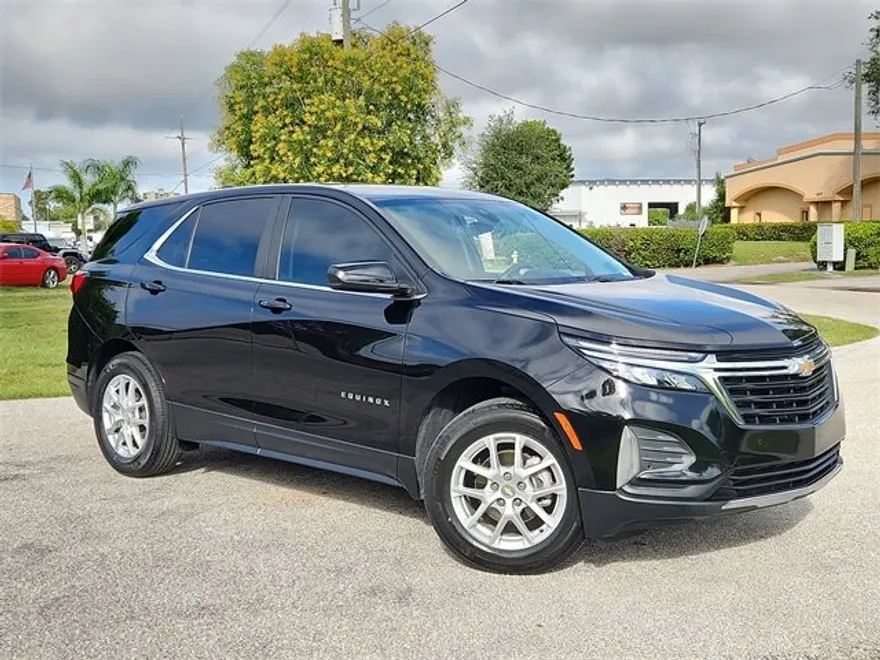 2023 Chevrolet Equinox LT photo 1