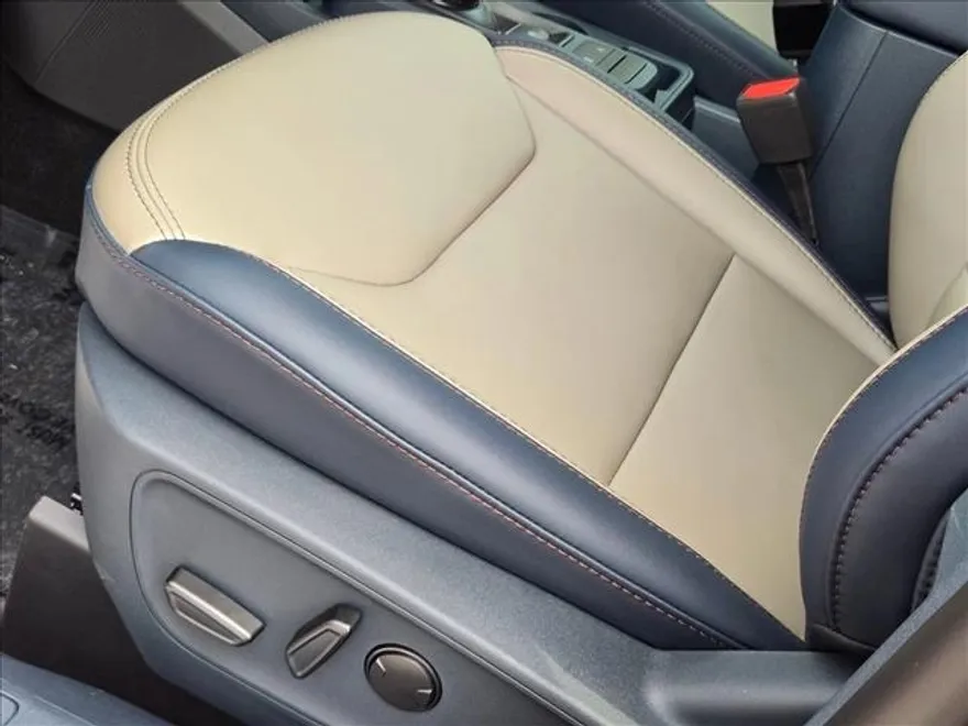 2025 Ford Maverick Lariat photo 1