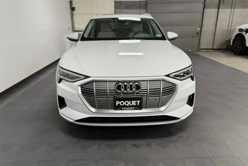 2023 Audi e-tron Premium Plus photo 1