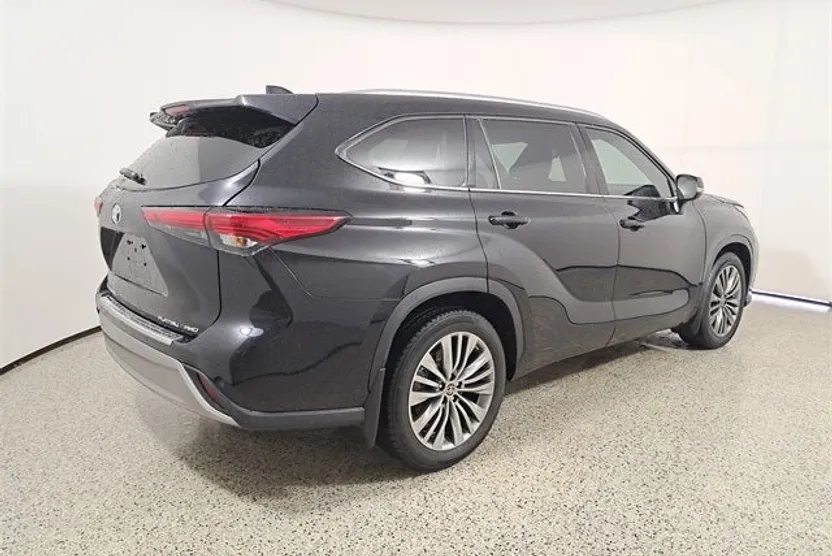 2021 Toyota Highlander Platinum photo 1