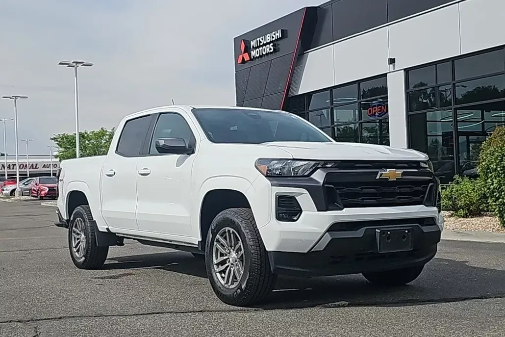2023 Chevrolet Colorado LT photo 1