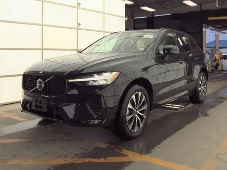 2025 Volvo XC60 B5 Plus photo 1