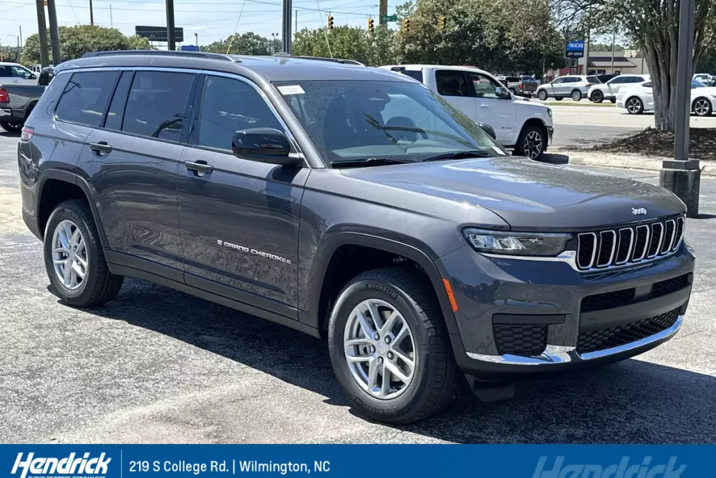 2025 Jeep Grand Cherokee Laredo photo 1