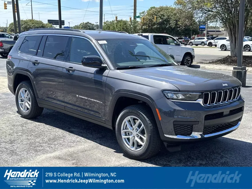 2025 Jeep Grand Cherokee Laredo photo 1