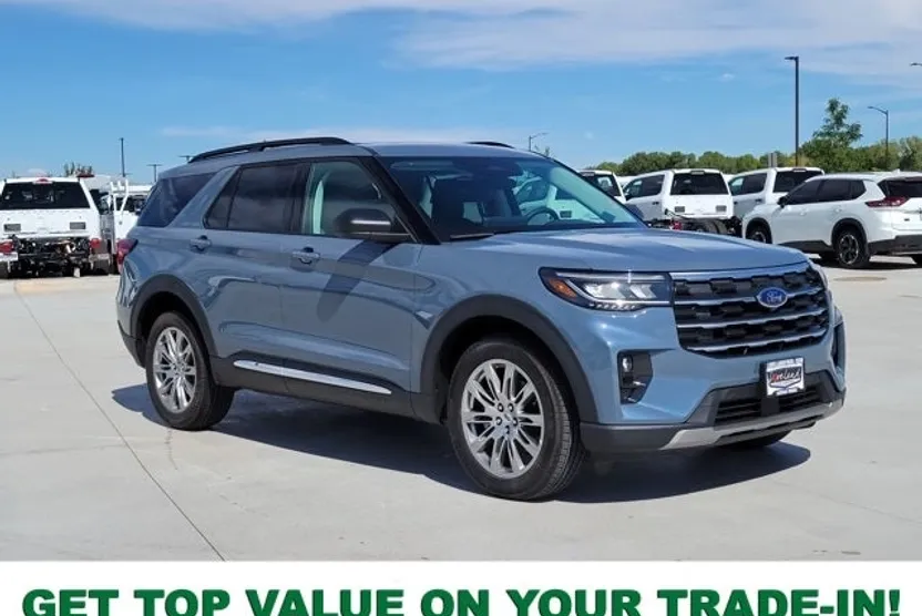 2025 Ford Explorer photo 1