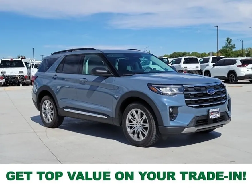 2025 Ford Explorer photo 1