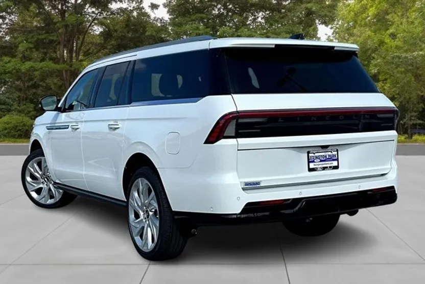 2025 Lincoln Navigator L Reserve photo 1
